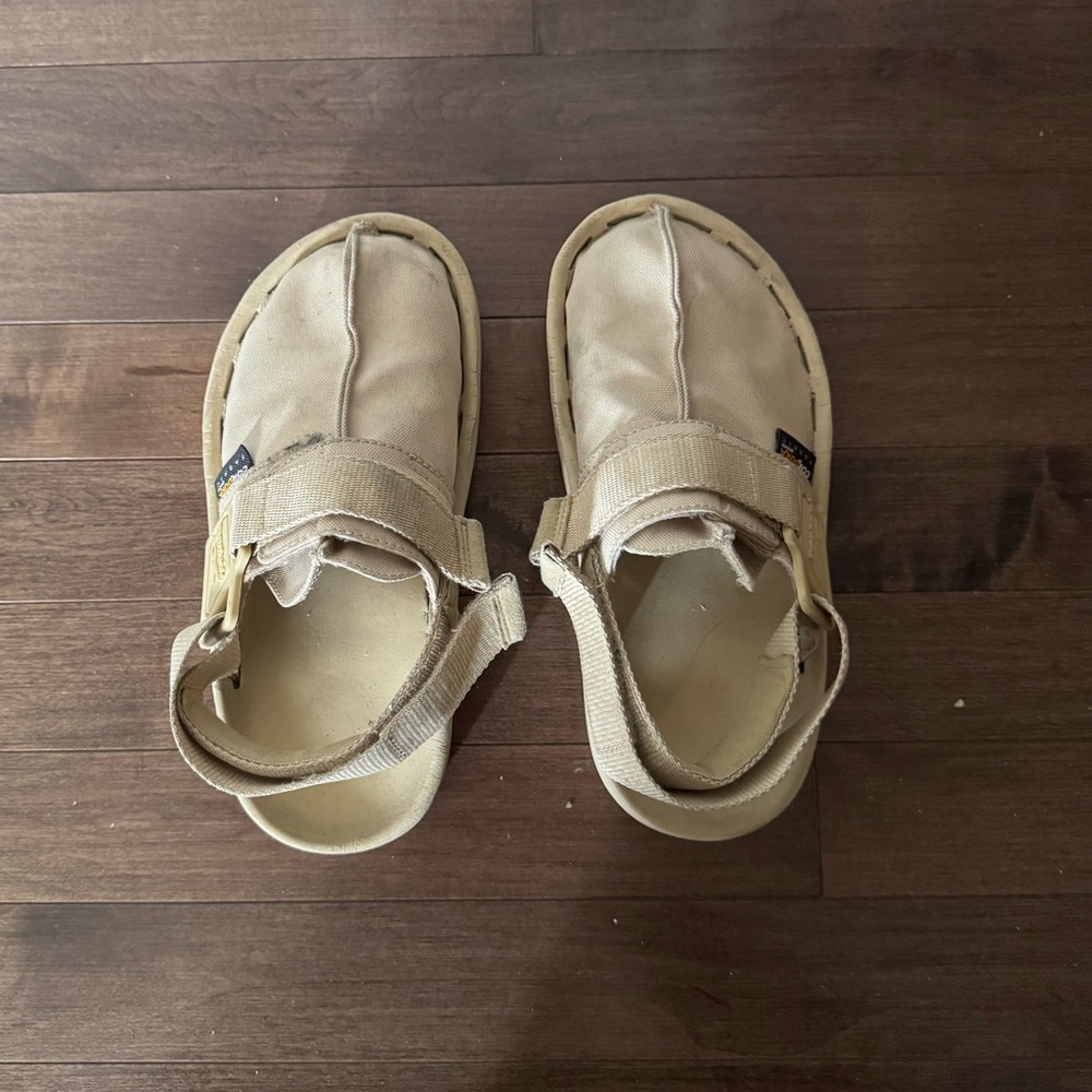 Reebok Classics Beige Canvas Beatnik Loafers